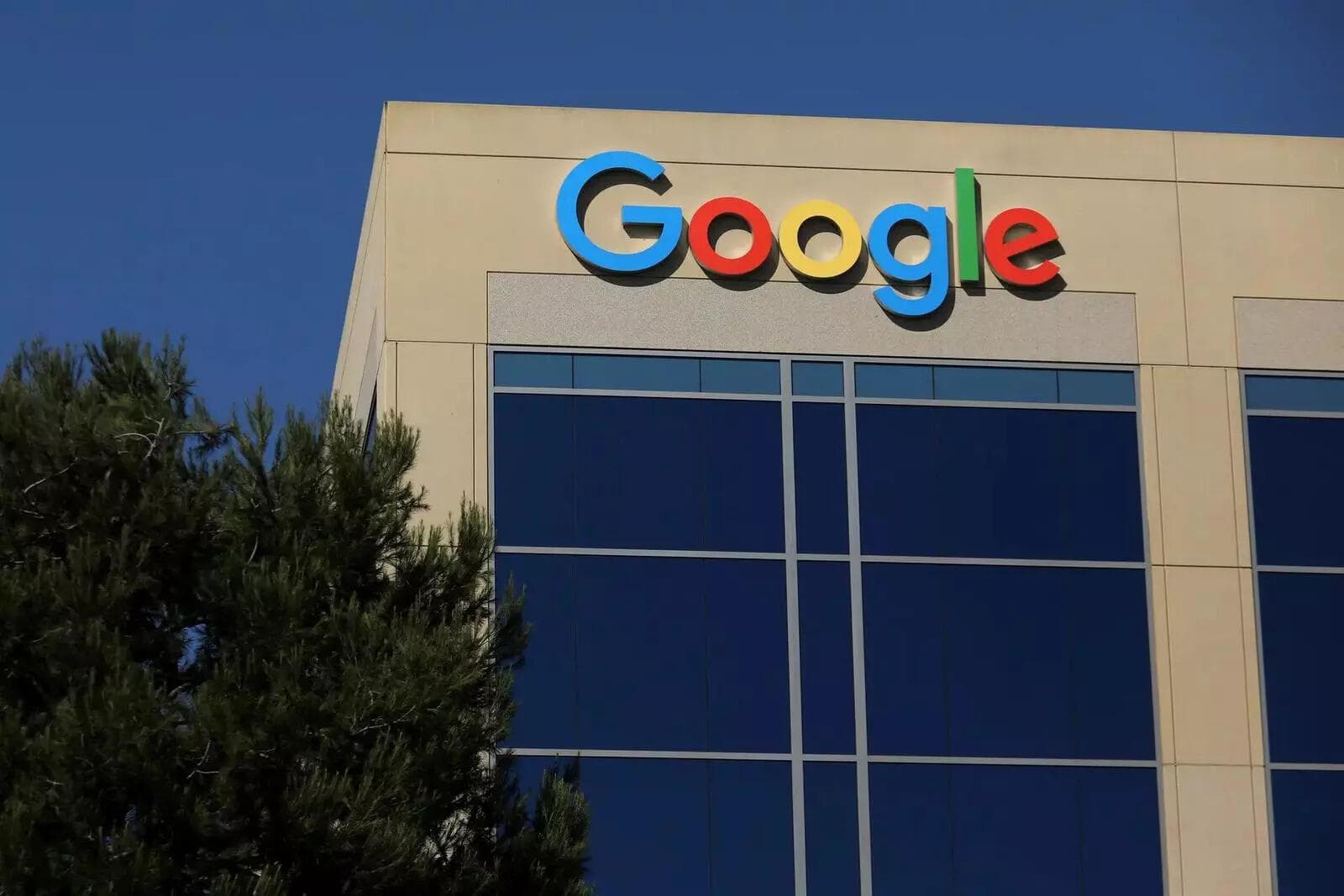 Google employees send letter to top execs demanding to cut ties with DHS