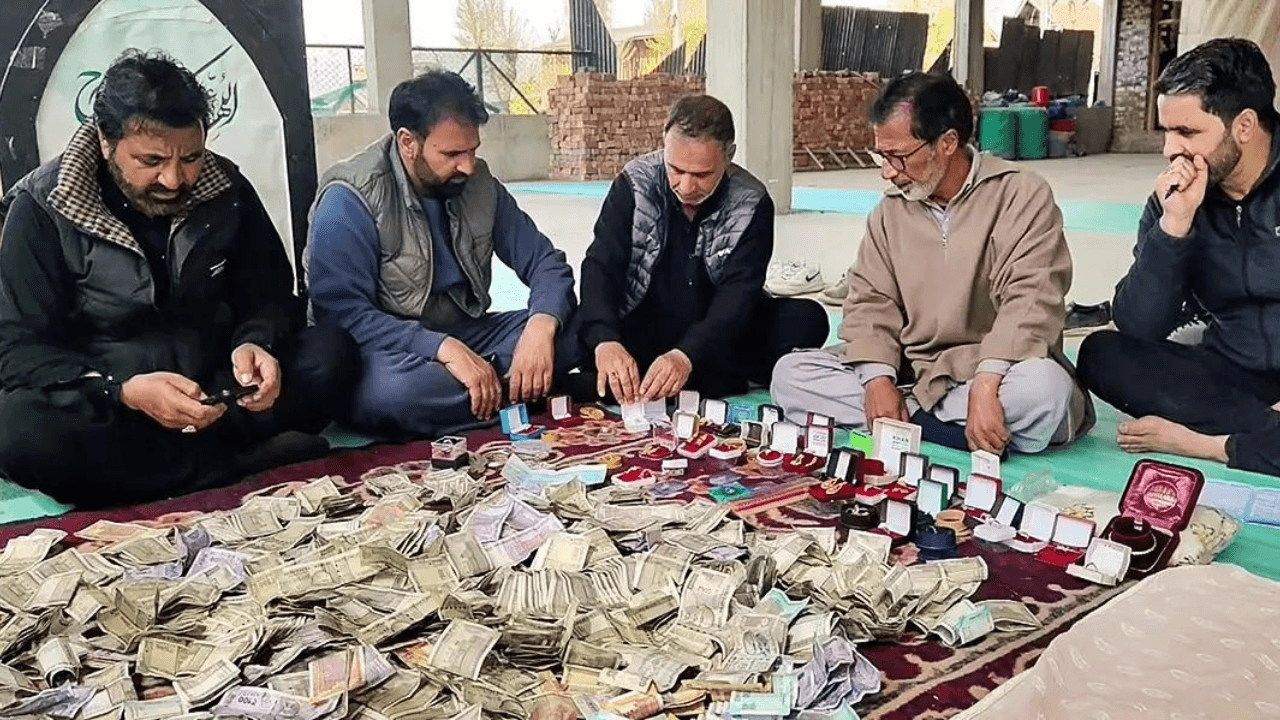 From piggy banks to gold, Kashmir rallies for Iran