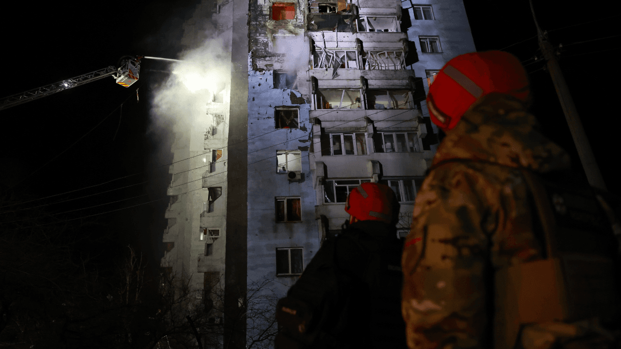 392 drones and 34 missiles: Russian strikes on Ukraine disrupt key European power route