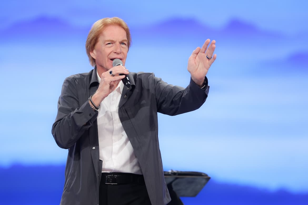 “Sing A New Song; Don’t Hang On To The Past”: An Interview with Pastor Casey Treat