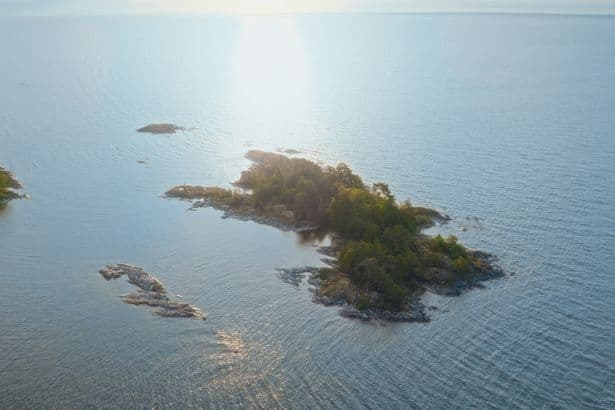 5 private islands being 'given away' with pretty beaches and crystal-clear waters