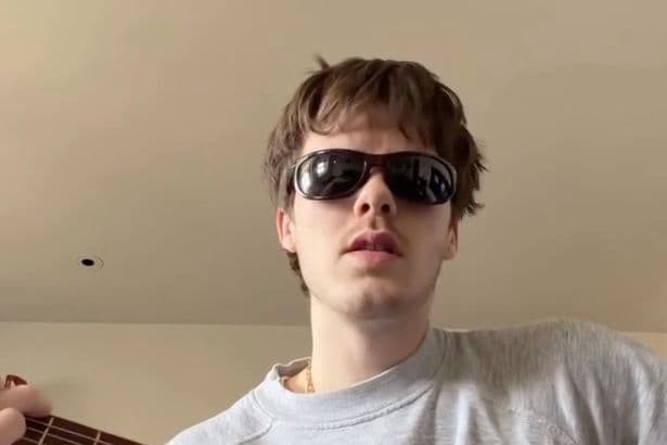 Cruz Beckham sings about boy who's 'breaking mama's heart' amid Brooklyn feud