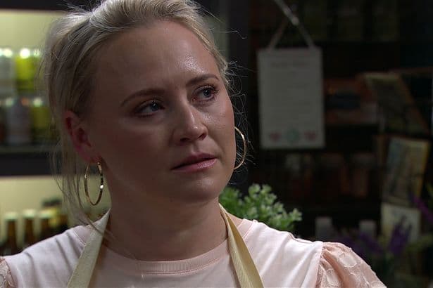 Emmerdale fans 'rumble' what Tracy's hiding as past character's return 'sealed'