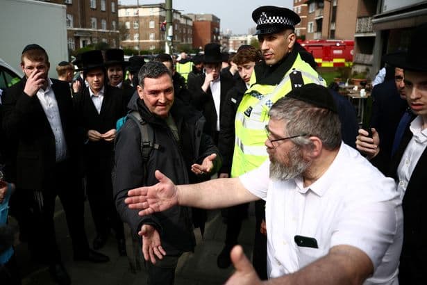 Off-duty Met police officer 'involved in altercation' at scene of Golders Green fire